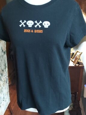 Black 'Hugs & Kisses' Skull Graphic Short Sleeve Tee